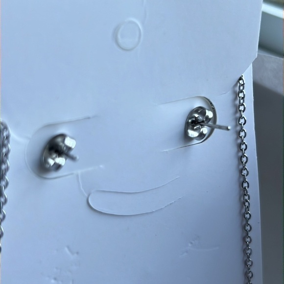 Flower necklace set for women - Picture 4 of 4